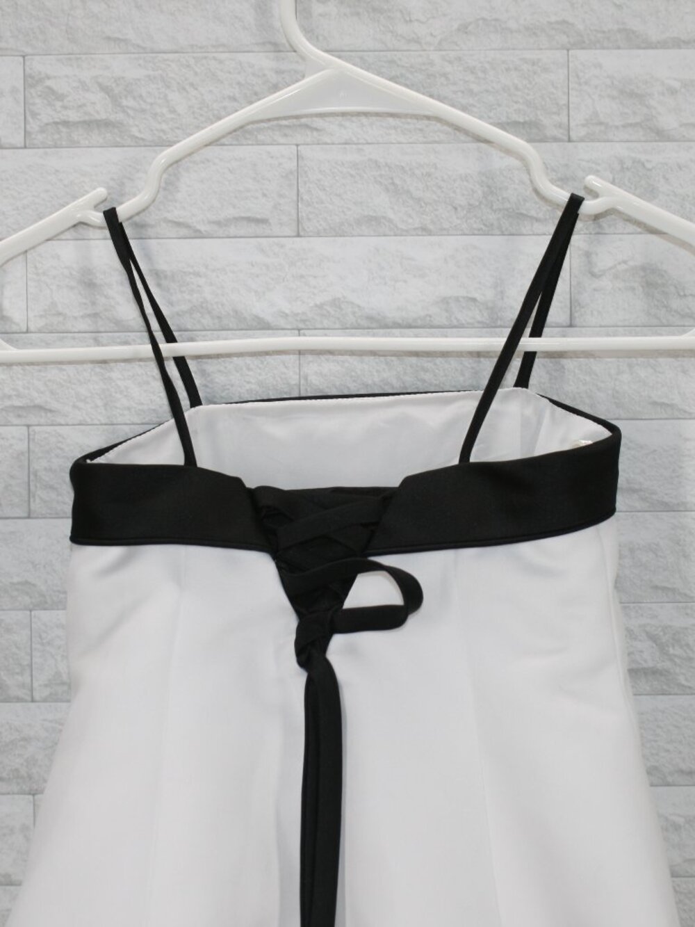 DAVID'S BRIDAL Gown Flowergirl Dress H8052 Formal Satin White and Black Girls 4 - Picture 3 of 14